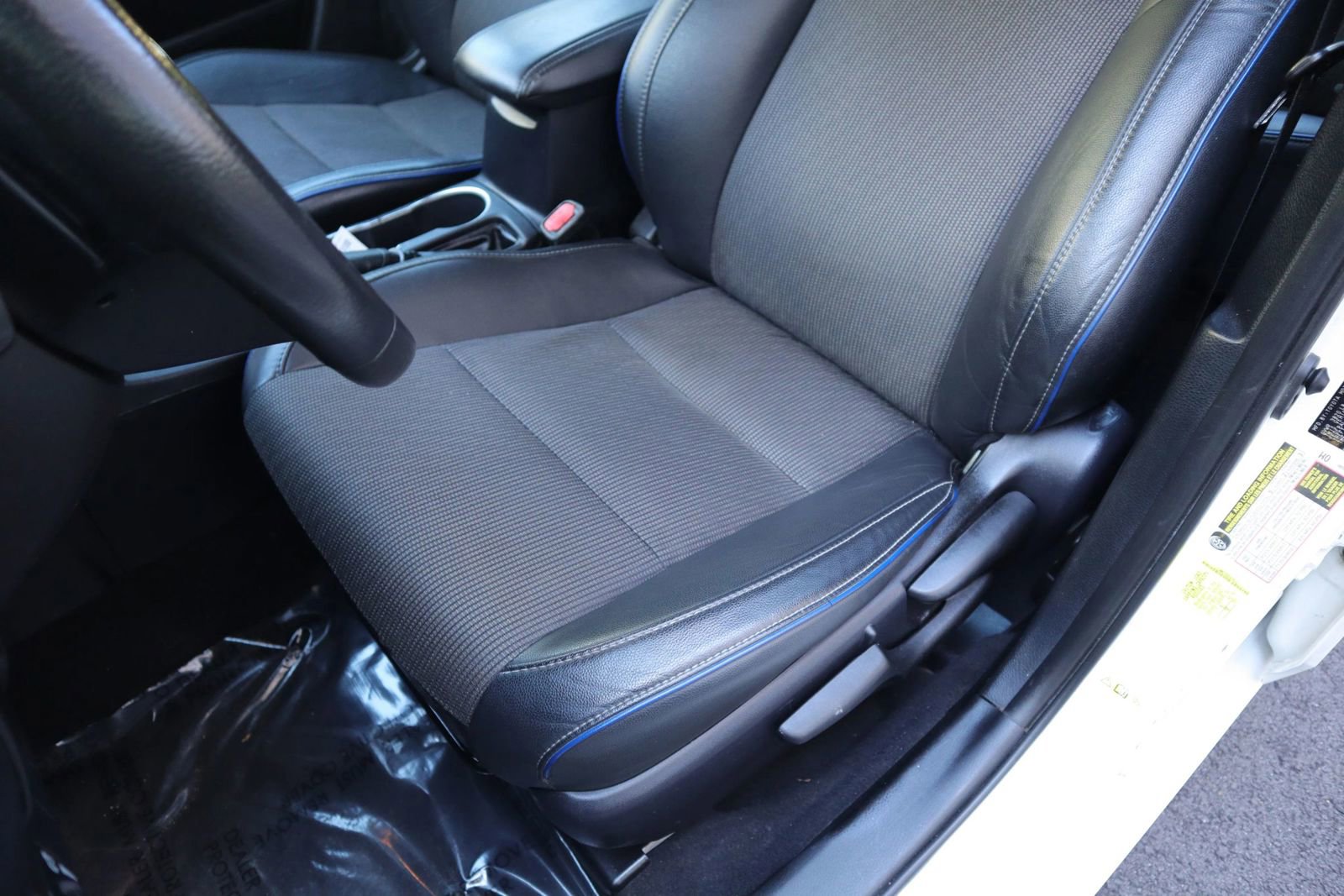 Used 2018 Toyota Corolla SE w/ SE Premium Package FWD image 17