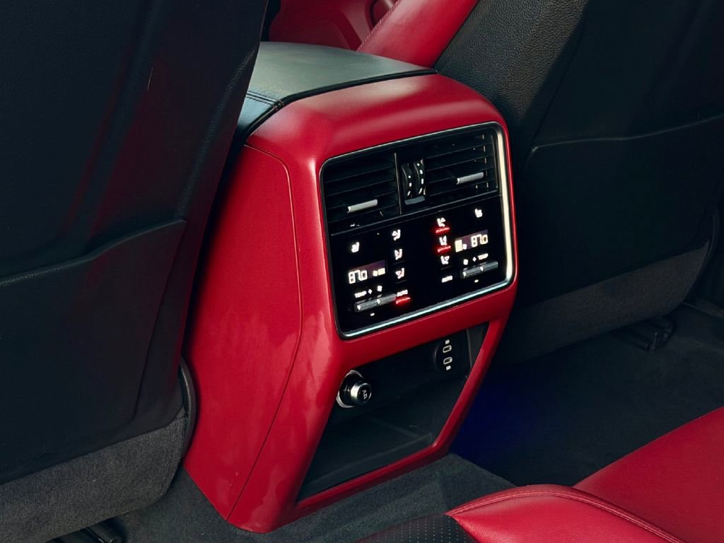 Used 2021 Porsche Cayenne GTS image 29