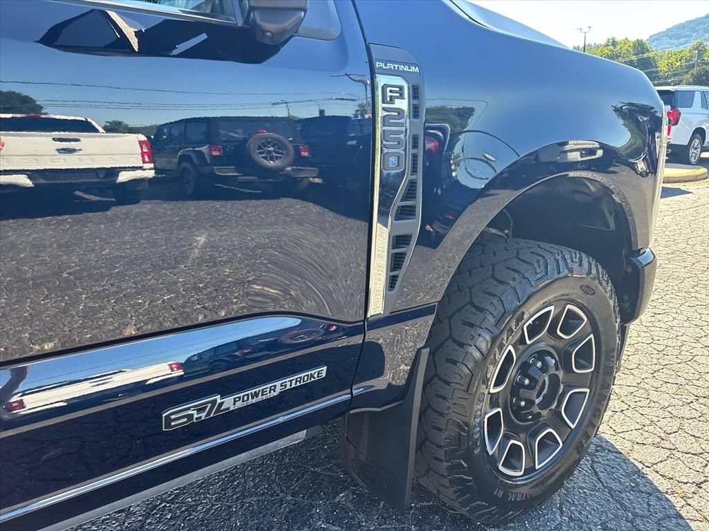 Used 2023 Ford F250 Platinum AWD/4WD image 11