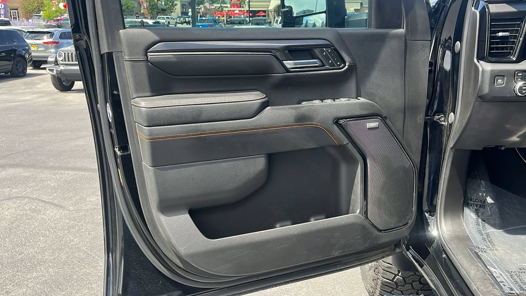 Used 2024 GMC Sierra 2500 AT4 w/ AT4 Premium Plus Package AWD/4WD image 9