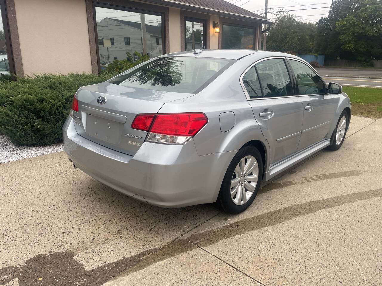 Used 2013 Subaru Legacy 2.5i Limited image 2