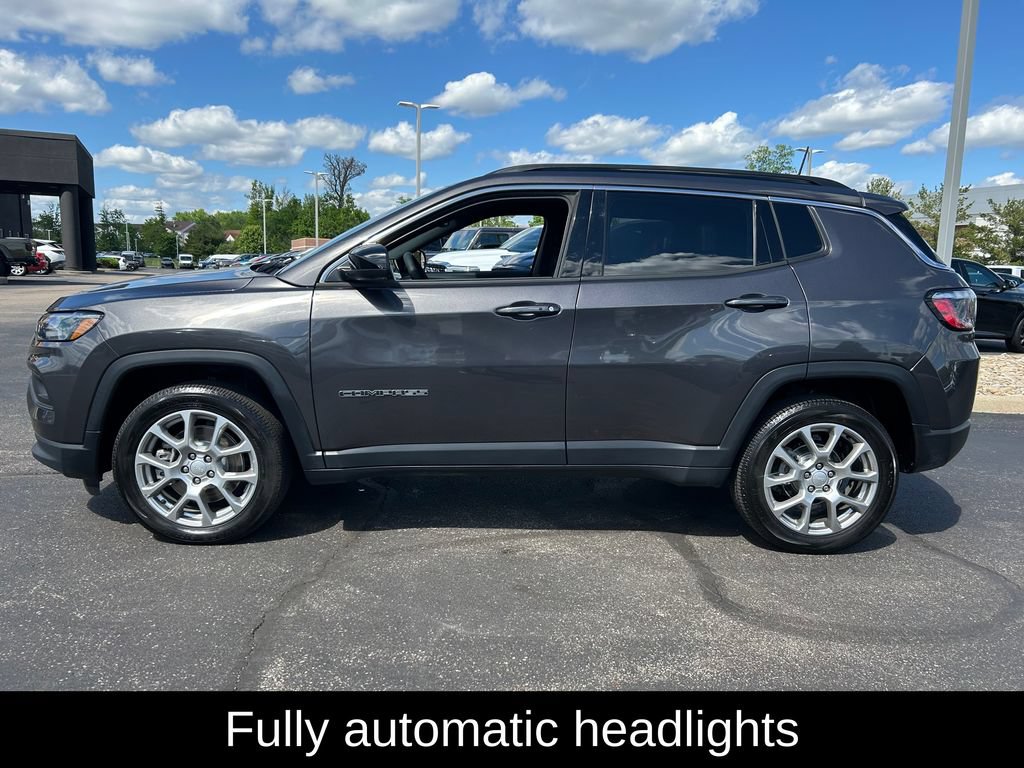 Used 2023 Jeep Compass Latitude AWD/4WD image 4