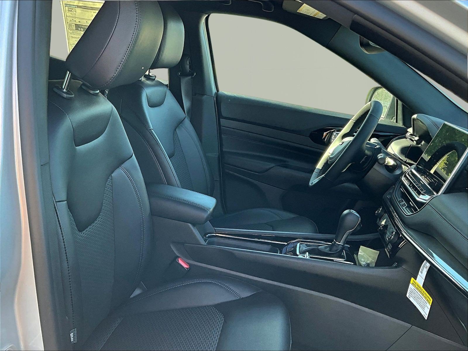 New 2026 Jeep Compass Latitude AWD/4WD image 18