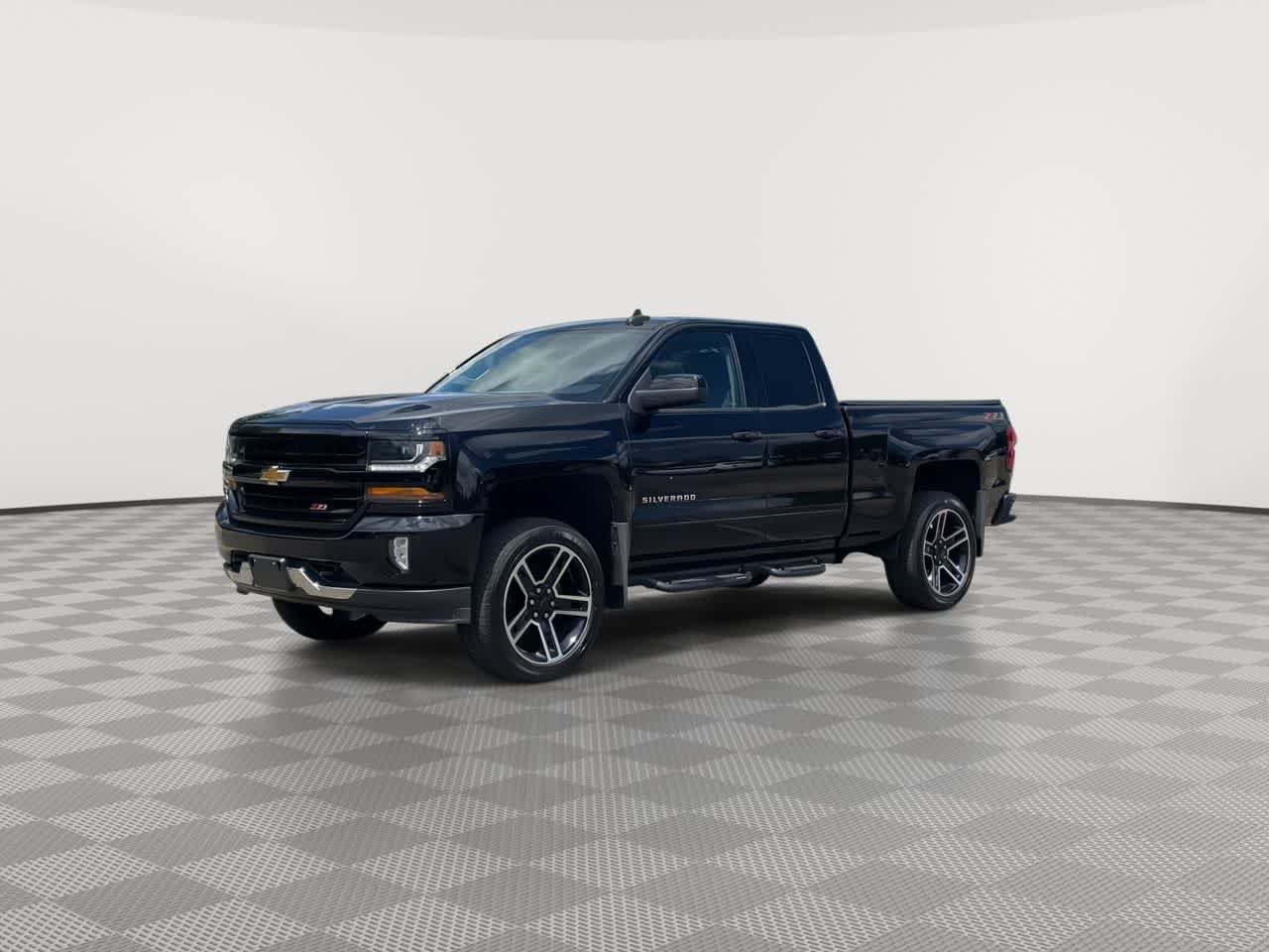 Used 2018 Chevrolet Silverado 1500 LT w/ All Star Edition AWD/4WD image 4