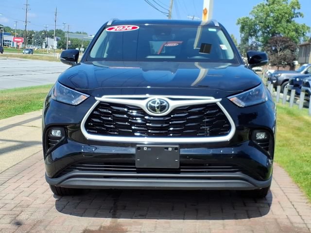 Used 2026 Toyota Highlander XLE AWD/4WD image 2
