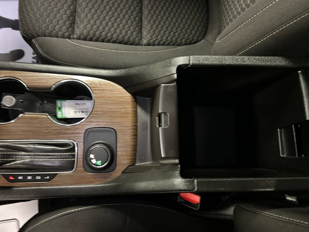 Used 2017 GMC Acadia SLE FWD image 18
