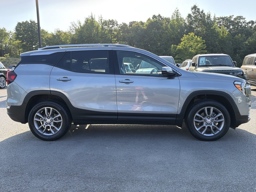 Used 2024 GMC Terrain SLT AWD/4WD image 6