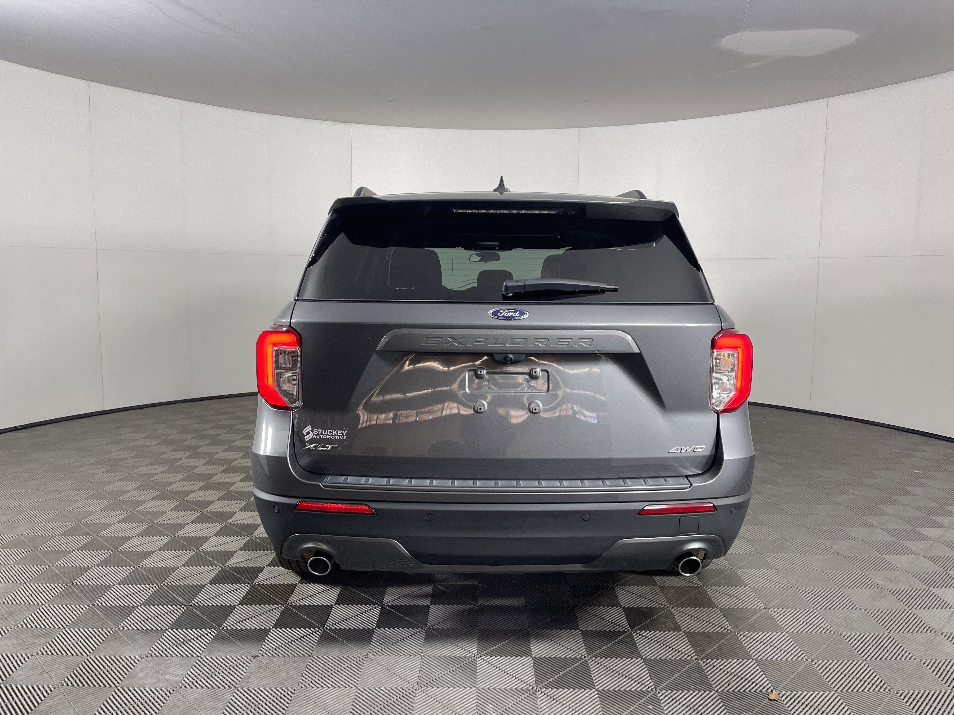 Used 2022 Ford Explorer XLT w/ Equipment Group 202A image 4