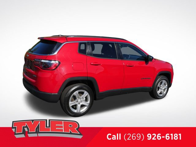 Used 2024 Jeep Compass Latitude AWD/4WD image 8