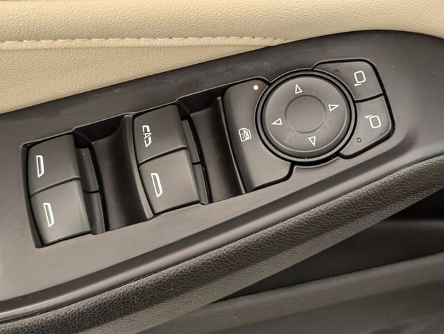 Used 2022 Chevrolet Traverse LT image 11