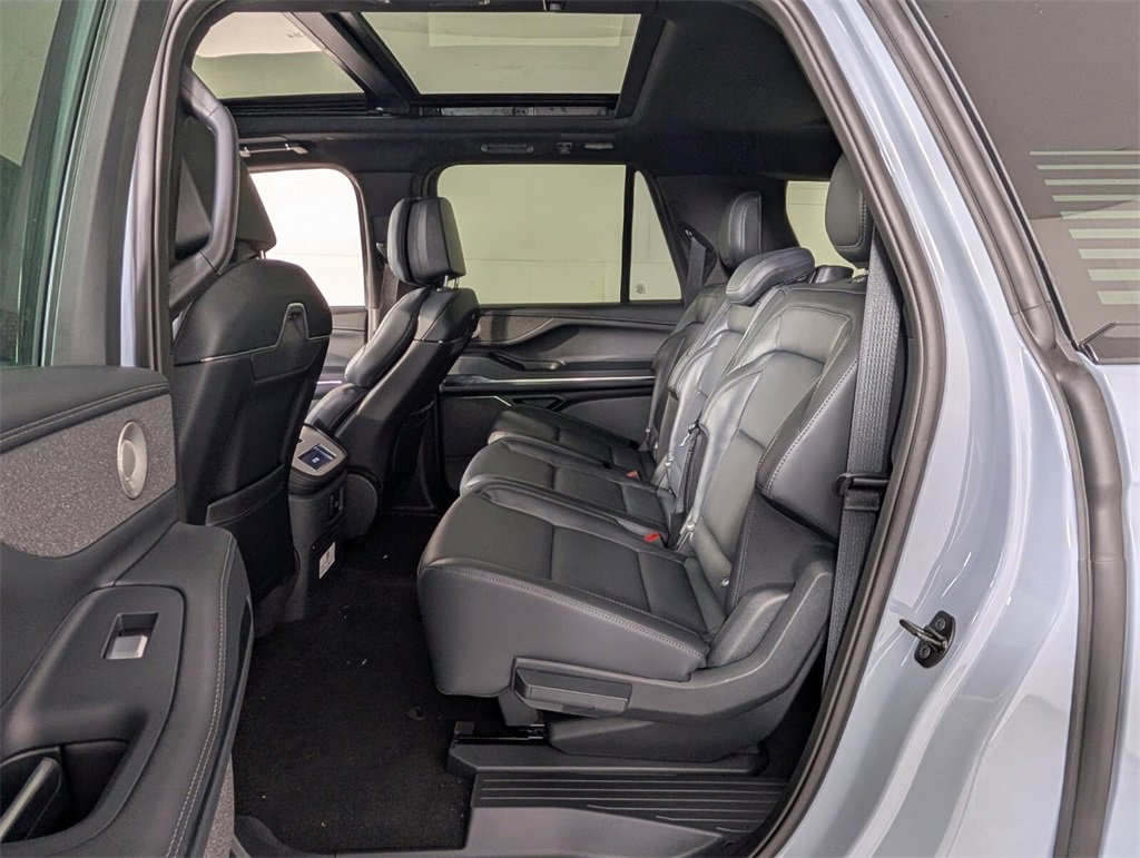 New 2025 Lincoln Navigator L Reserve w/ Jet Appearance Package image 7