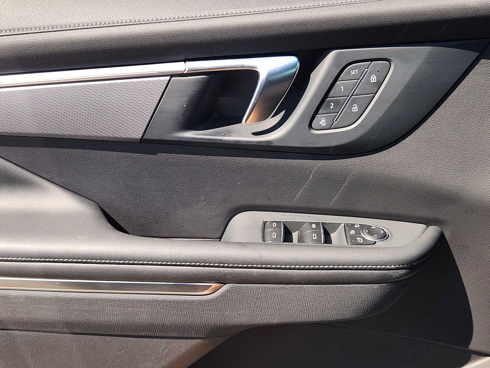 Used 2025 Buick Enclave Sport Touring w/ Power Package FWD image 22