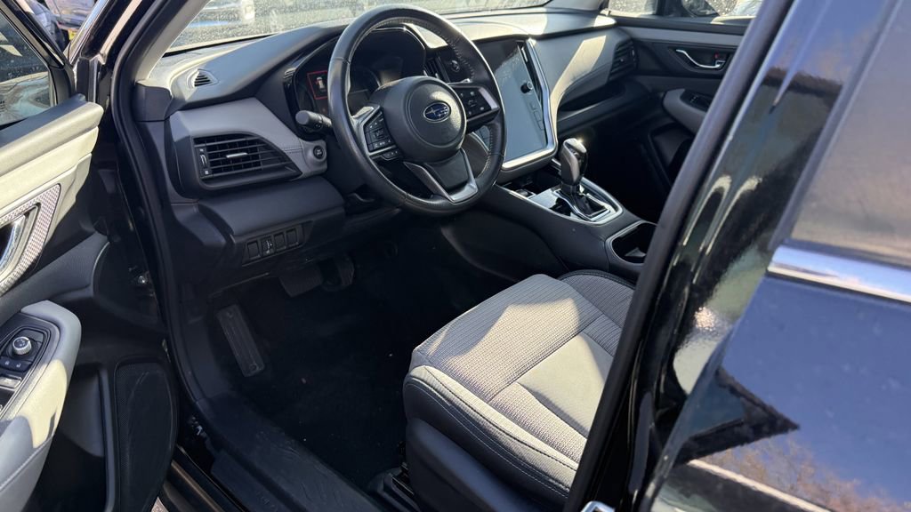 Used 2023 Subaru Outback Premium AWD/4WD image 3