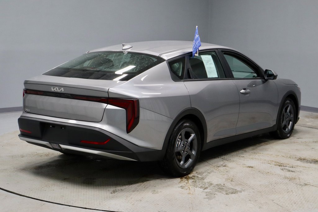 Used 2025 Kia K4 LXS image 11