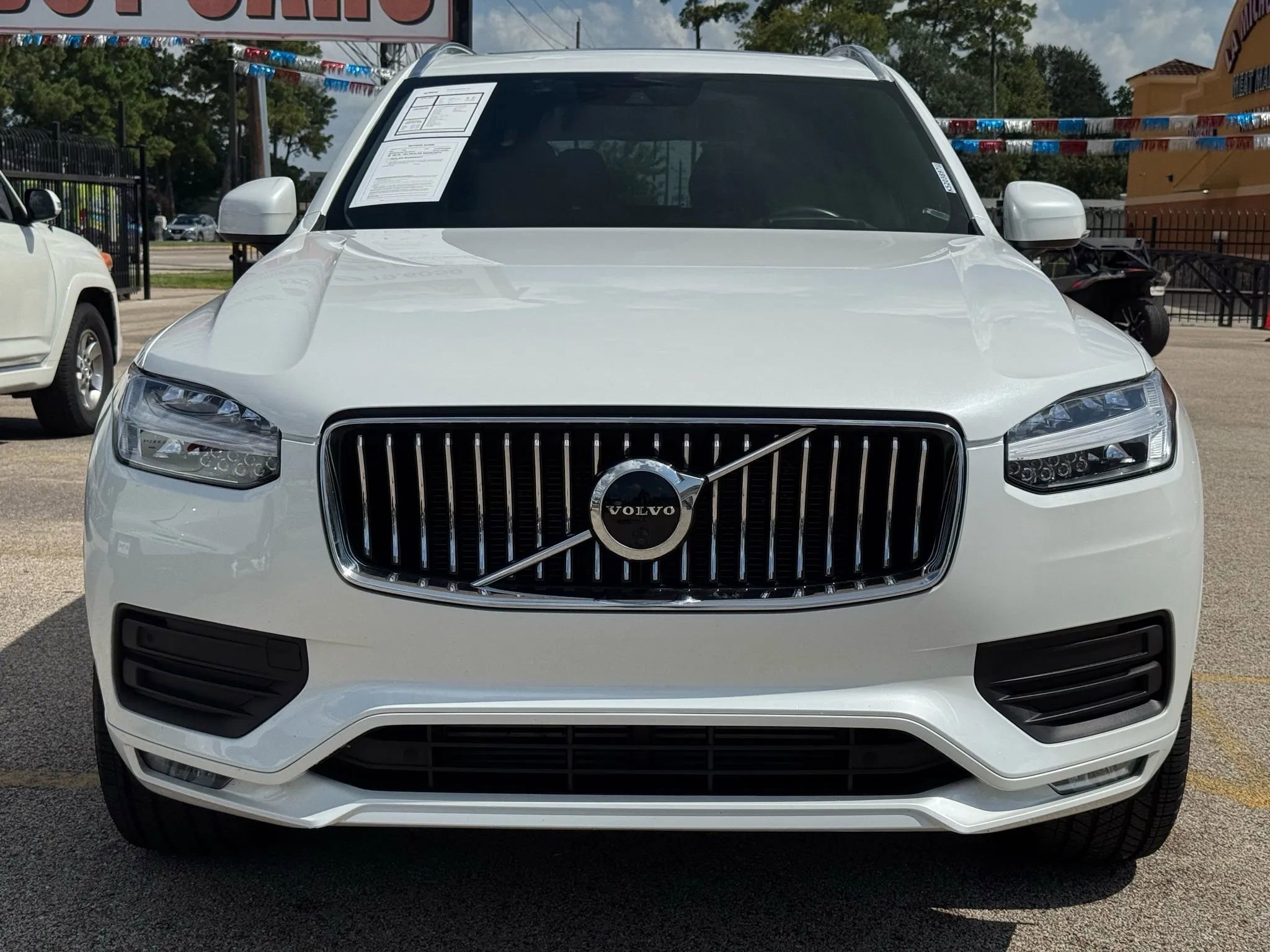 Used 2022 Volvo XC90 T6 Momentum w/ Advanced Package image 4