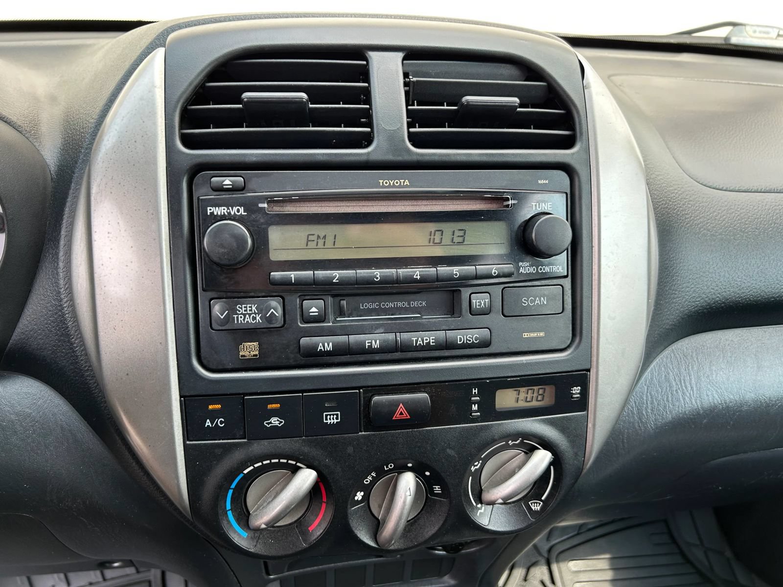 Used 2005 Toyota RAV4 2WD w/ Sport Pkg image 18