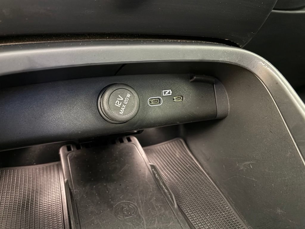 Used 2026 Volvo XC40 B5 Plus AWD/4WD image 30