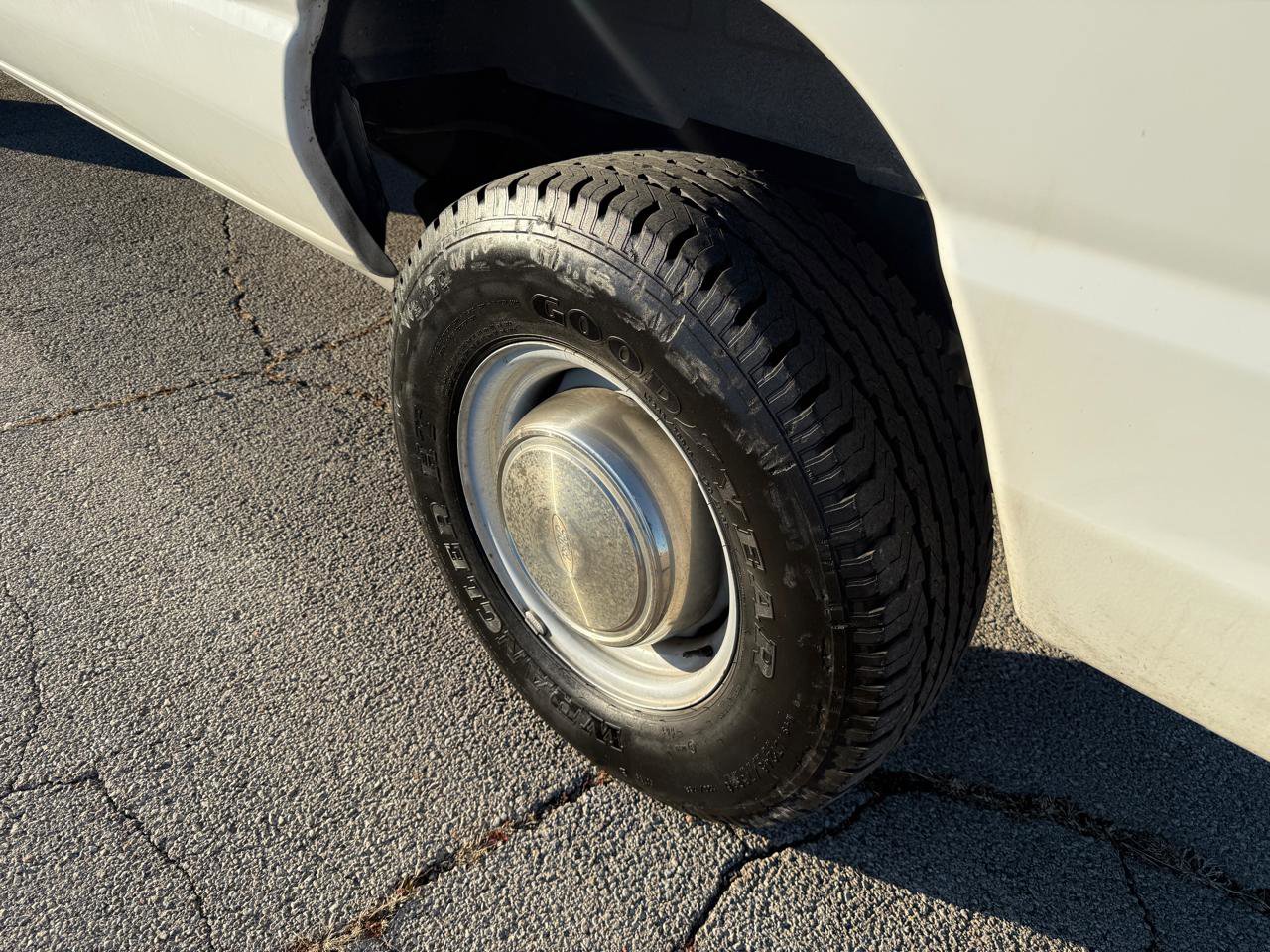 Used 2002 Ford E-350 and Econoline 350 Super Duty image 27