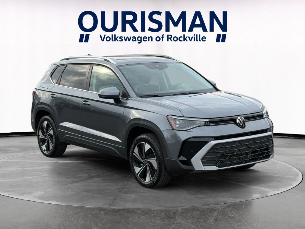 Used 2025 Volkswagen Taos SE w/ Panoramic Sunroof Package AWD/4WD image 1