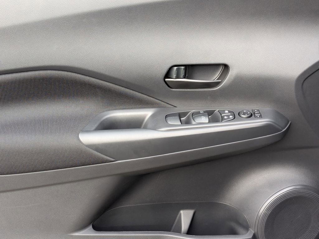 Certified 2025 Nissan Kicks Play S image 11