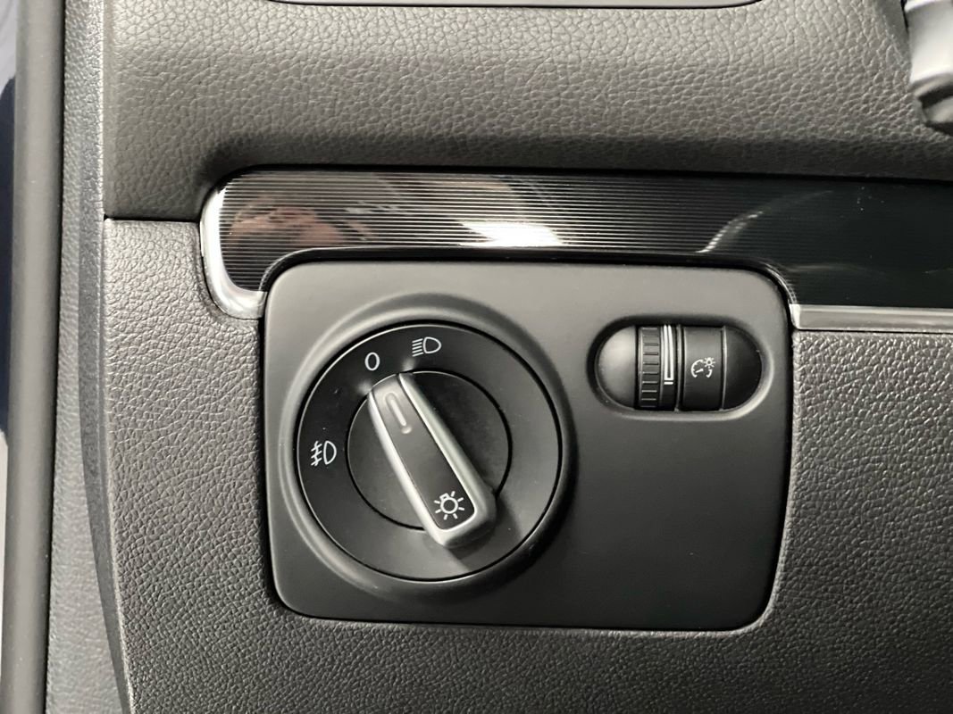 Used 2012 Volkswagen Golf 4-Door image 26