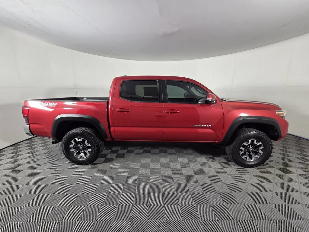 Used 2018 Toyota Tacoma TRD Off-Road AWD/4WD image 4