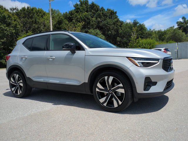 Certified 2023 Volvo XC40 B4 Plus w/ Protection Package Premier