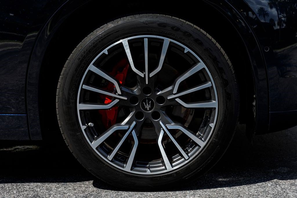 Certified 2023 Maserati Grecale Modena AWD/4WD image 40