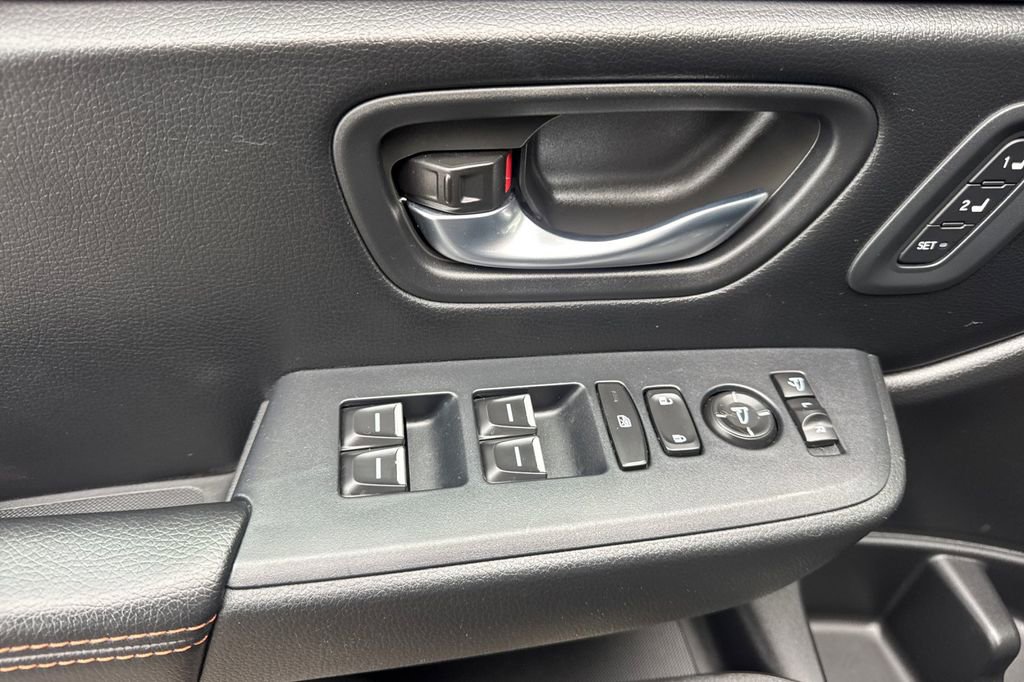 Certified 2025 Honda Pilot TrailSport image 5