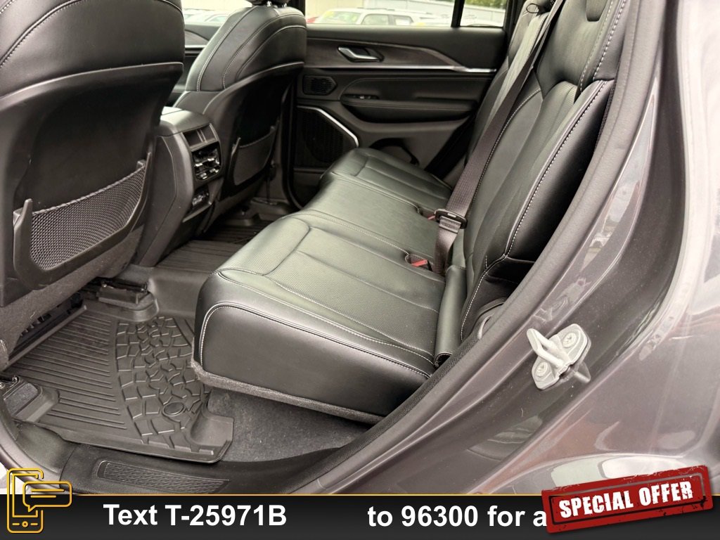 Used 2023 Jeep Grand Cherokee Overland image 15