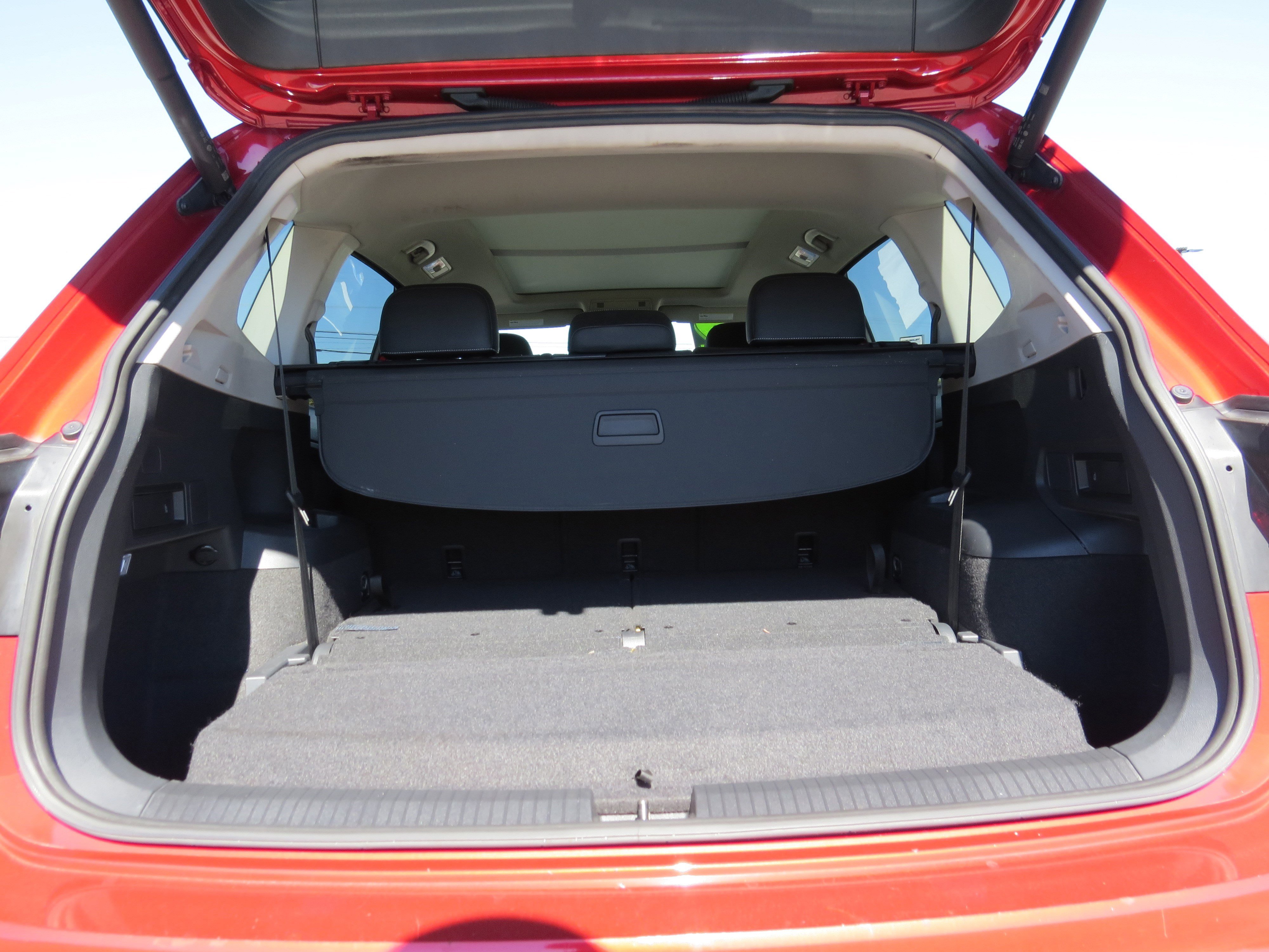 Used 2022 Volkswagen Tiguan SE w/ Panoramic Sunroof Package image 14