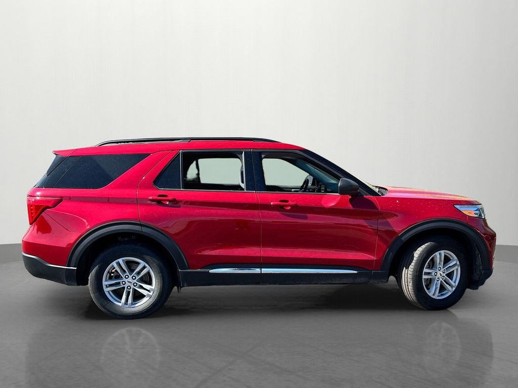 Used 2024 Ford Explorer XLT w/ Equipment Group 202A AWD/4WD image 2