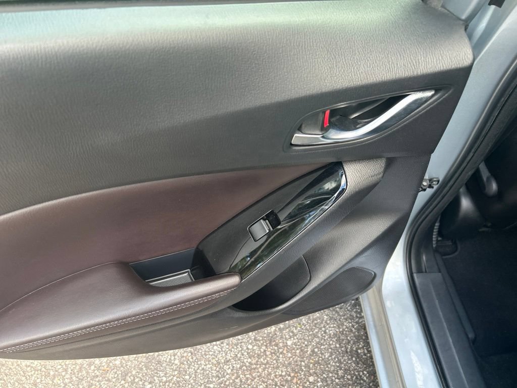 Used 2018 MAZDA MAZDA3 Touring FWD image 25