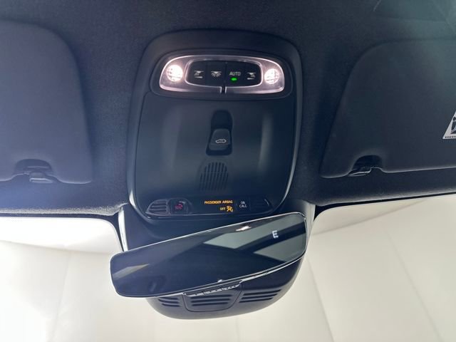 Used 2021 Volvo XC40 T5 R-Design w/ Protection Package Premier image 25