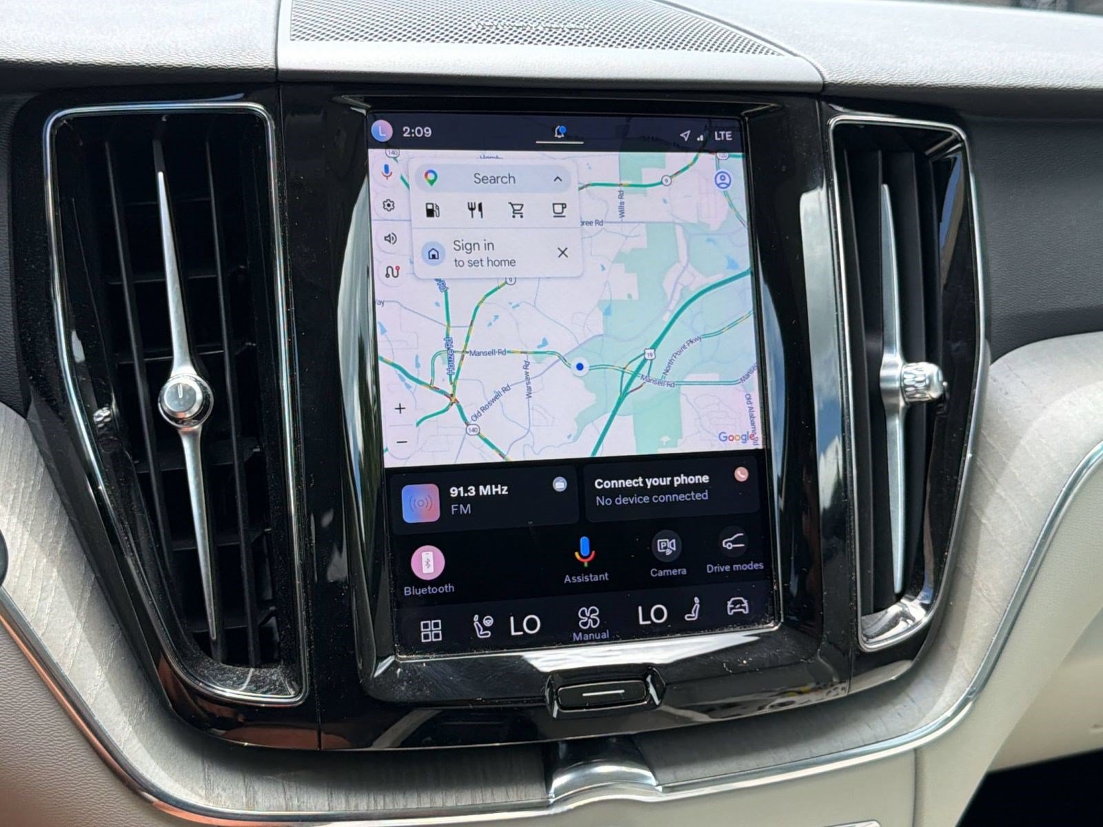 Certified 2023 Volvo XC60 B5 Plus w/ Climate Package FWD image 17