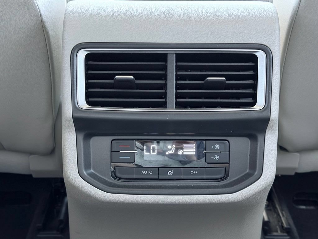 Used 2024 Volkswagen Atlas SE AWD/4WD image 26