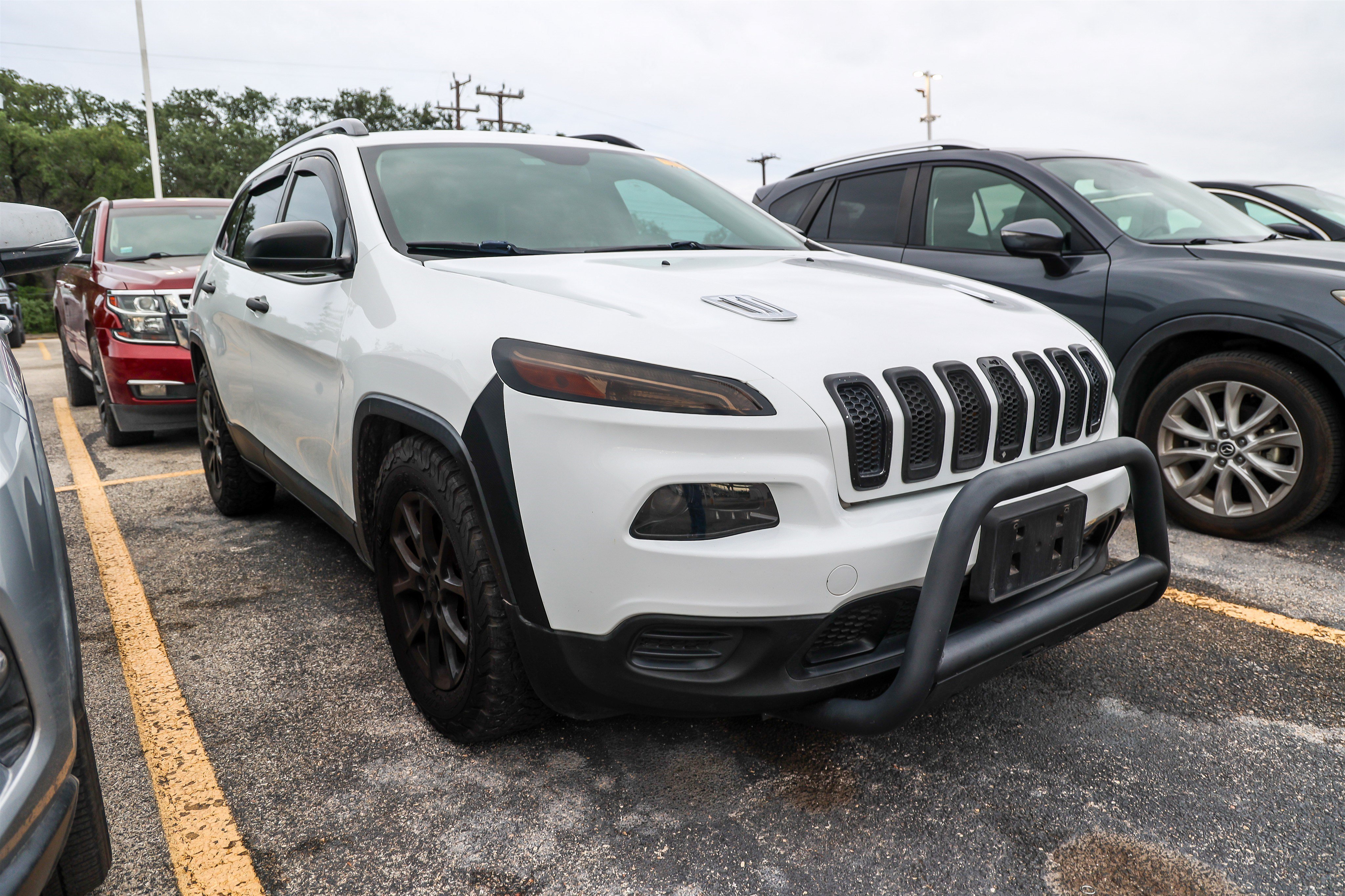 Used 2017 Jeep Cherokee Sport FWD image 6