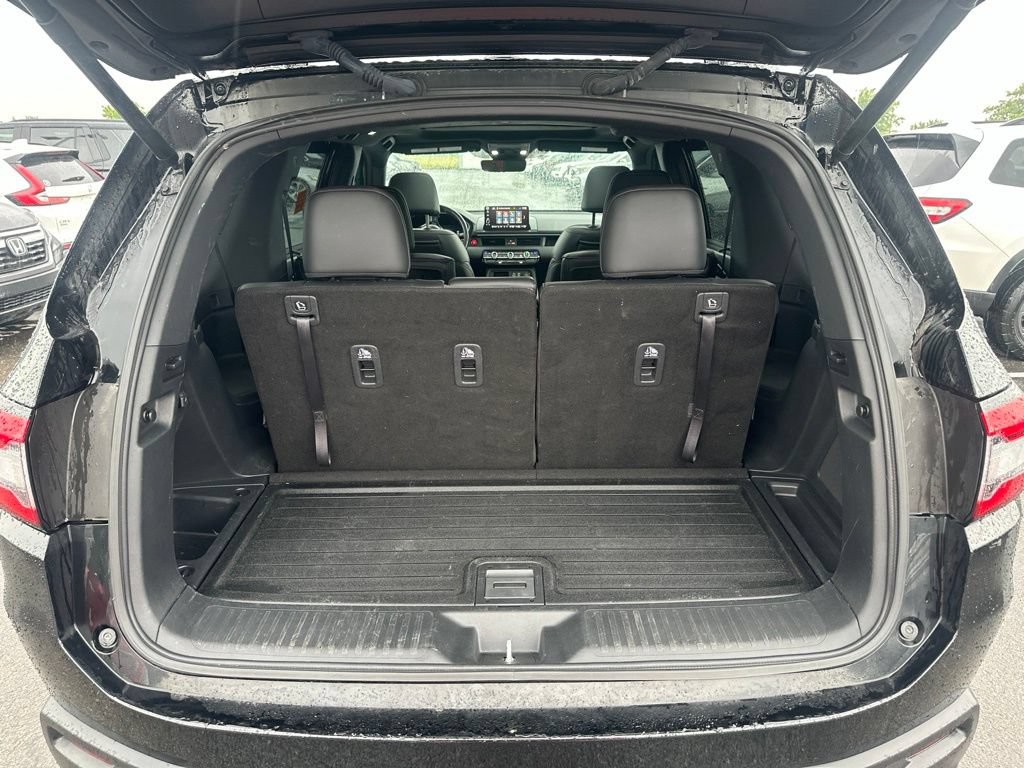 Used 2025 Honda Pilot Black Edition image 13
