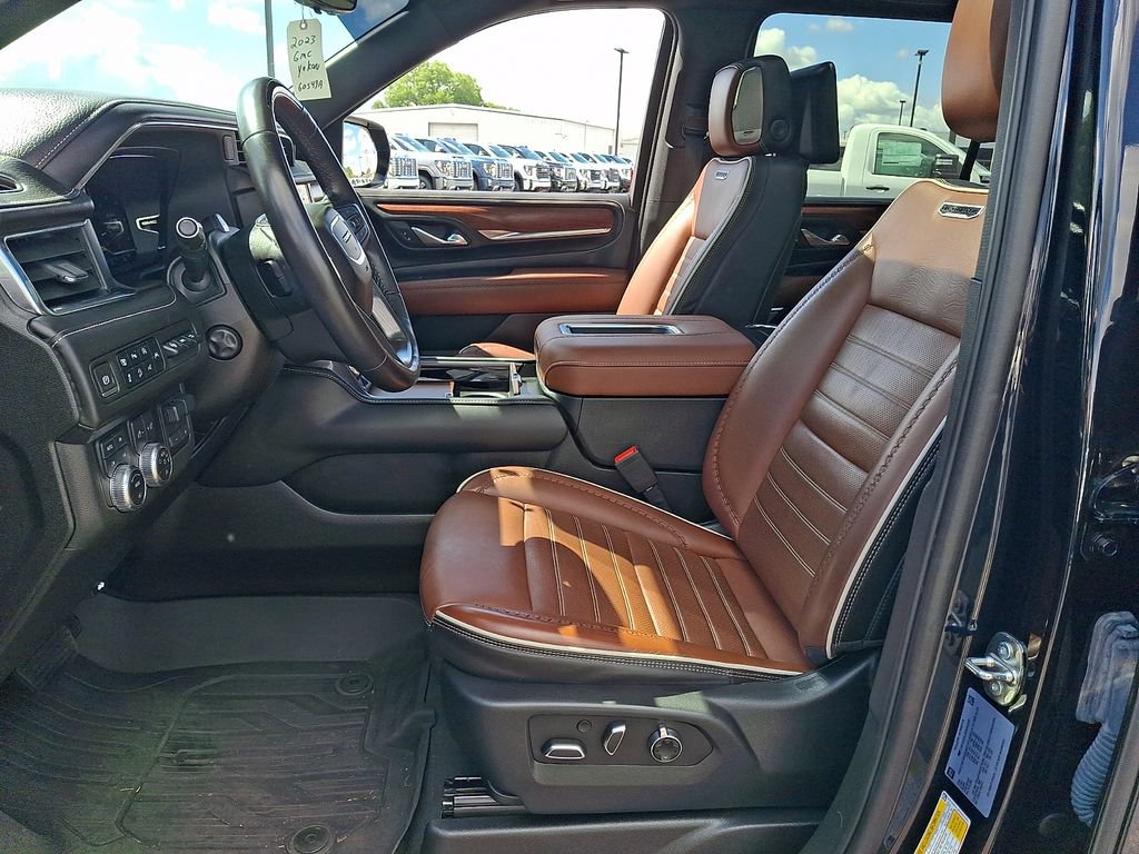 Used 2023 GMC Yukon XL Denali Ultimate AWD/4WD image 14