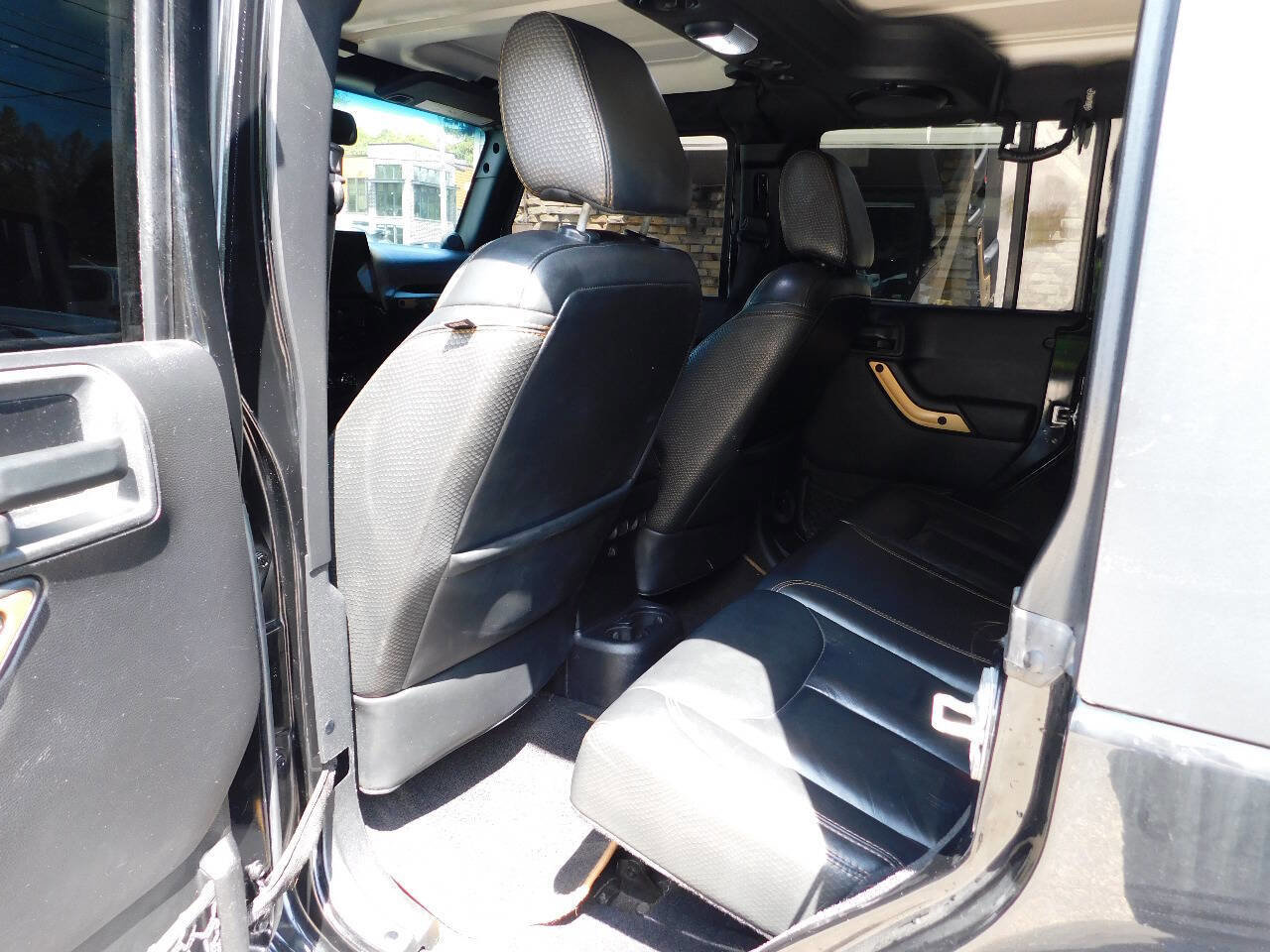 Used 2014 Jeep Wrangler Unlimited Sahara image 33