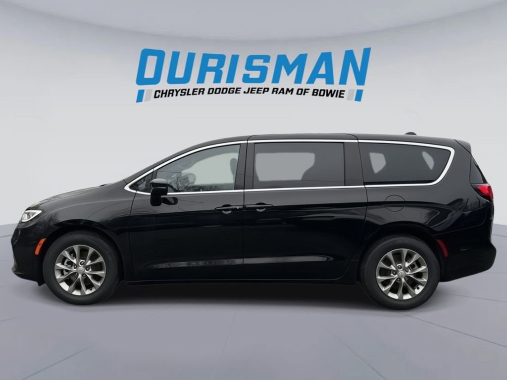 New 2026 Chrysler Pacifica Limited FWD image 3