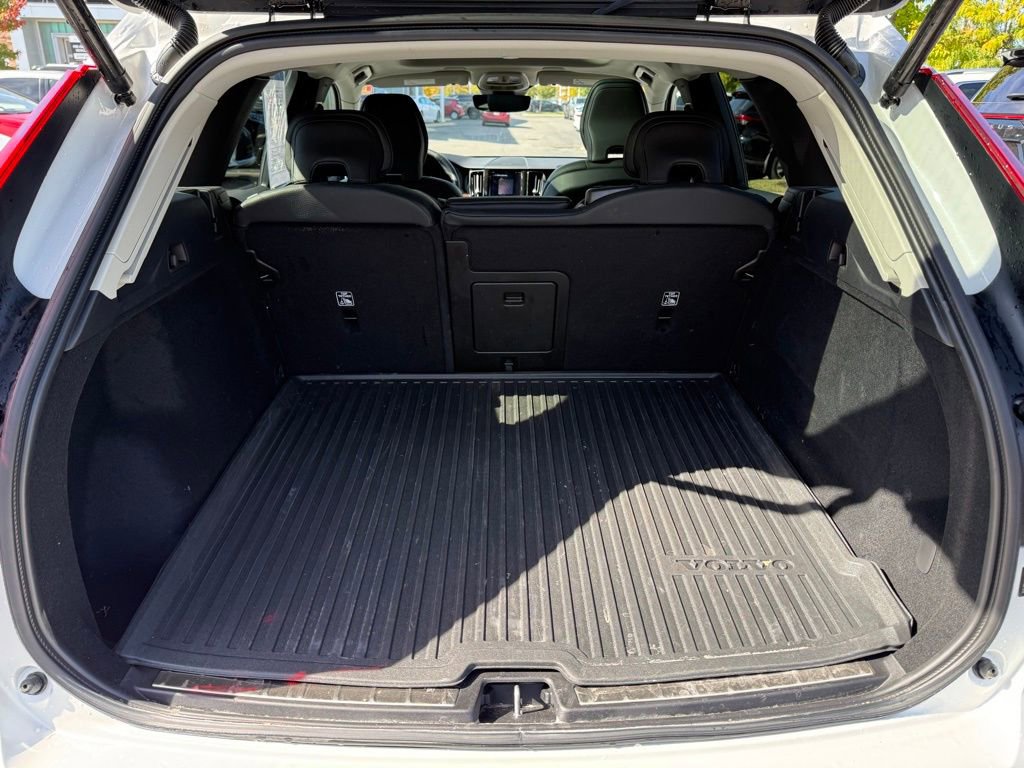 Used 2023 Volvo XC60 B5 Plus image 19