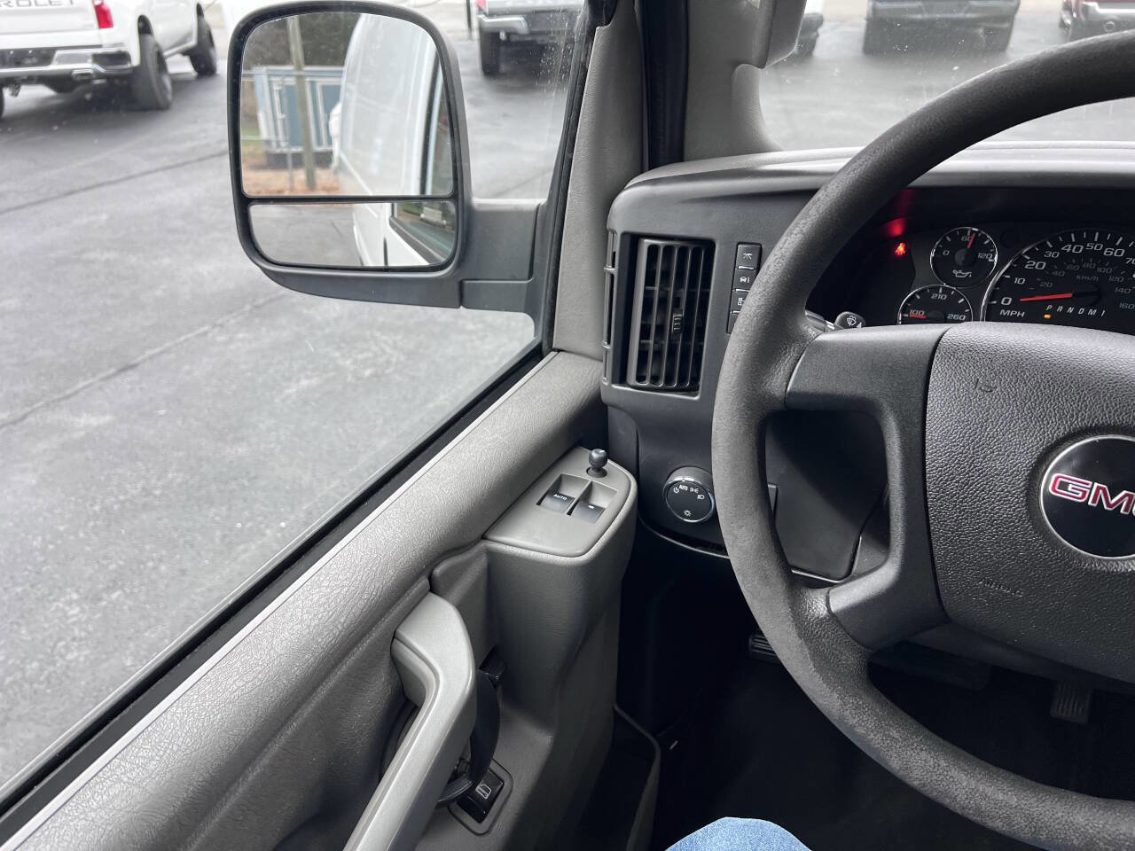 Used 2018 GMC Savana 2500 Extended image 15