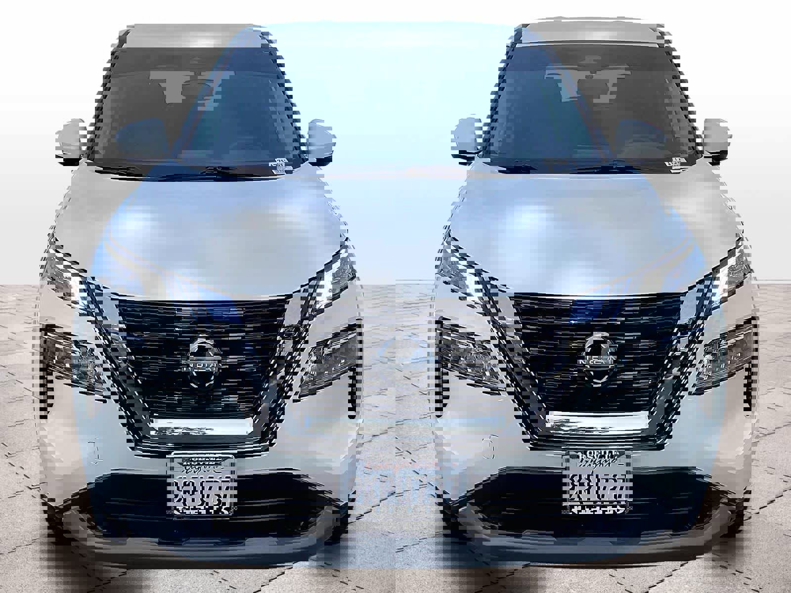 Used 2023 Nissan Rogue SV image 3