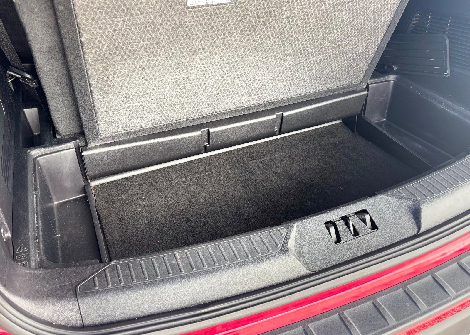 Certified 2021 Ford Explorer XLT w/ Equipment Group 202A image 10