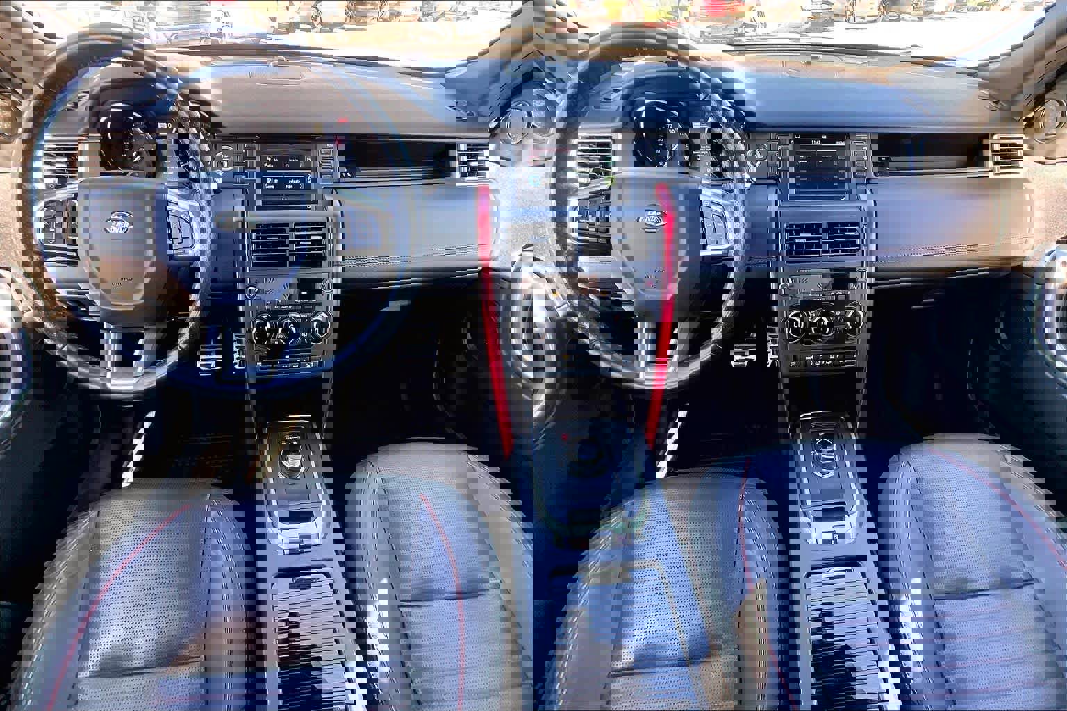 Used 2017 Land Rover Discovery Sport HSE image 13