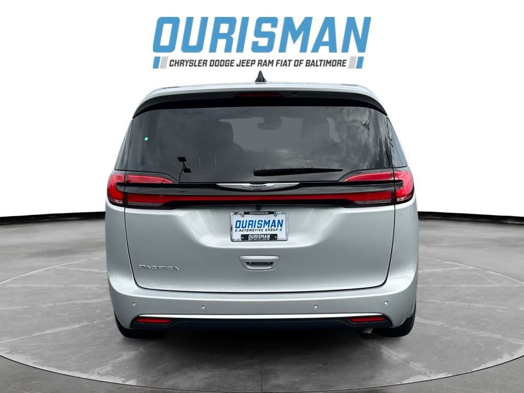 New 2026 Chrysler Pacifica Select image 5