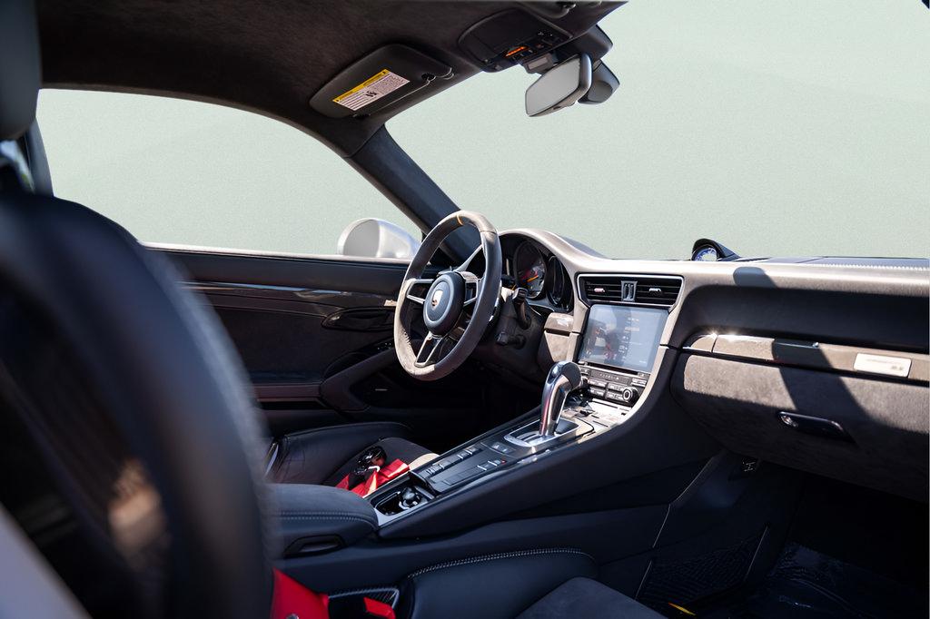 Used 2018 Porsche 911 GT2 RS RWD image 35