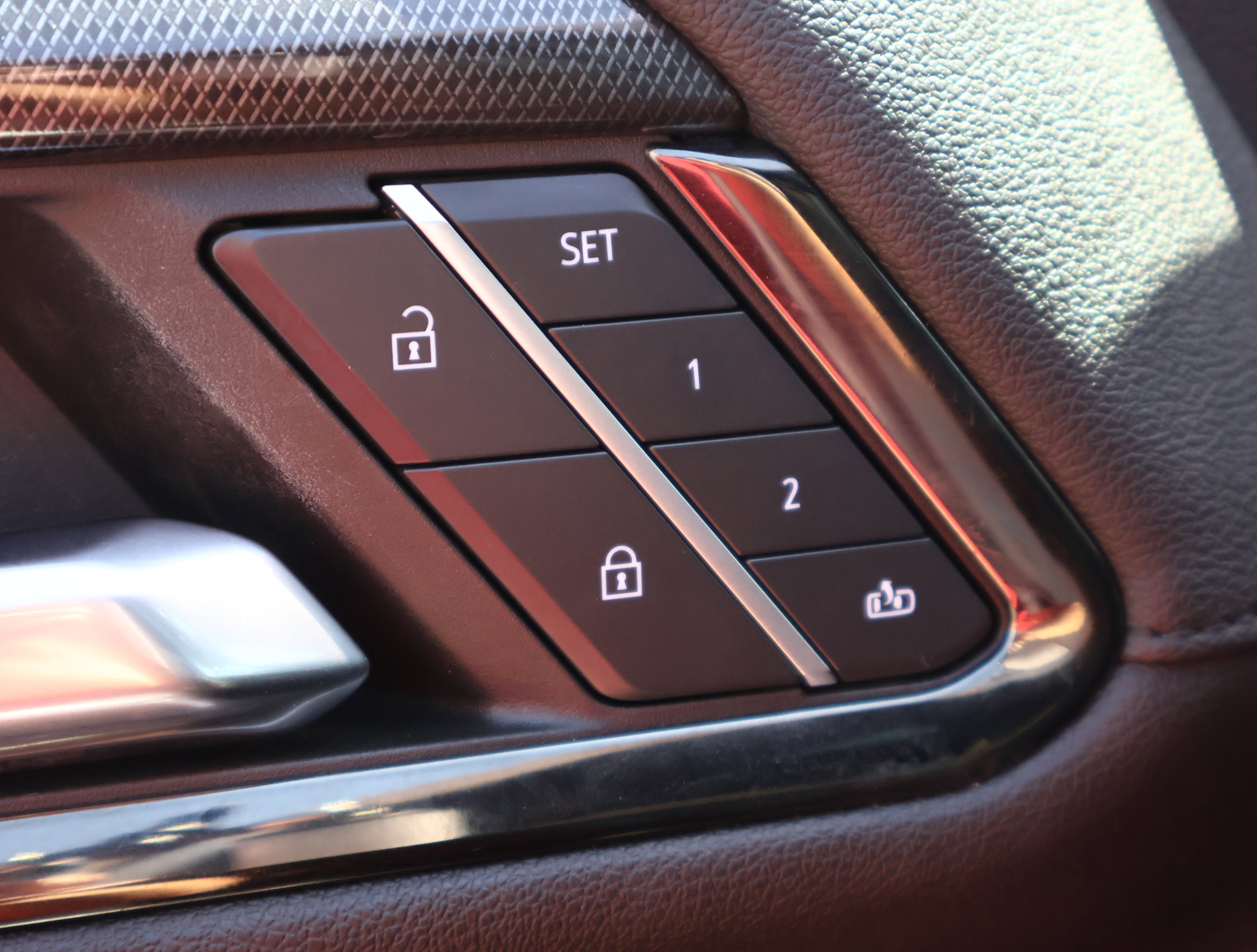 Used 2024 GMC Sierra 1500 AT4 w/ Technology Package image 9