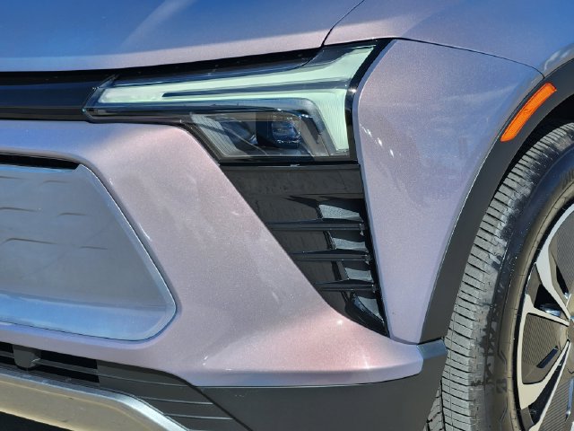 Used 2025 Chevrolet Blazer EV LT AWD/4WD image 10